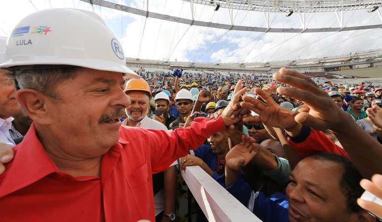 Lula exalta operários e diz que estará na estreia do Maracanã para aplaudir um por um dos trabalhadores
