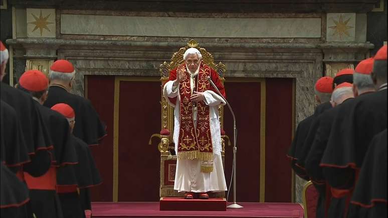Bento XVI agradece o apoio dos cardeais que o acompanharam durante os oito anos de Papado
