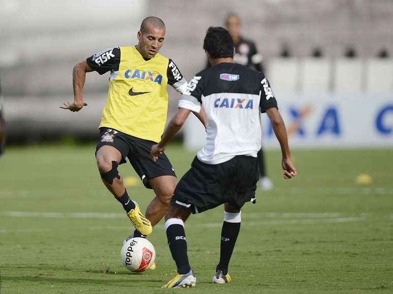 <p>Reserva,&nbsp;Emerson ter&aacute; nova oportunidade de jogar no Campeonato Paulista</p>