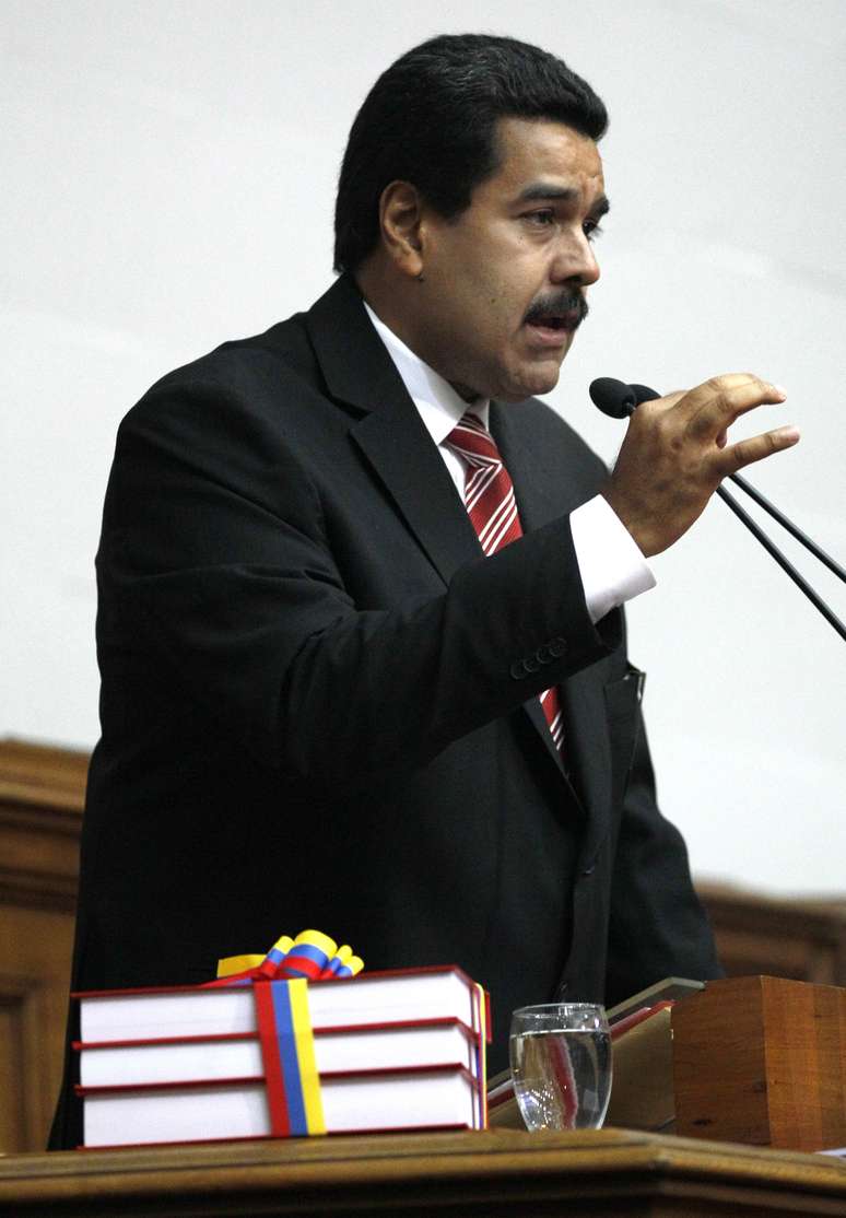 O vice-presidente executivo Nicolás Maduro voltou a dizer que Chávez está "lutando pela vida"