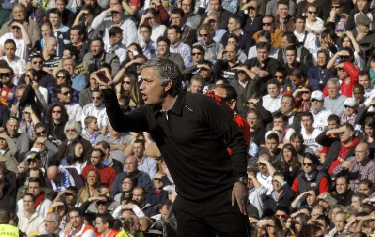 <p>Mourinho conta com o apoio da torcida do Chelsea para um possível retorno</p>
