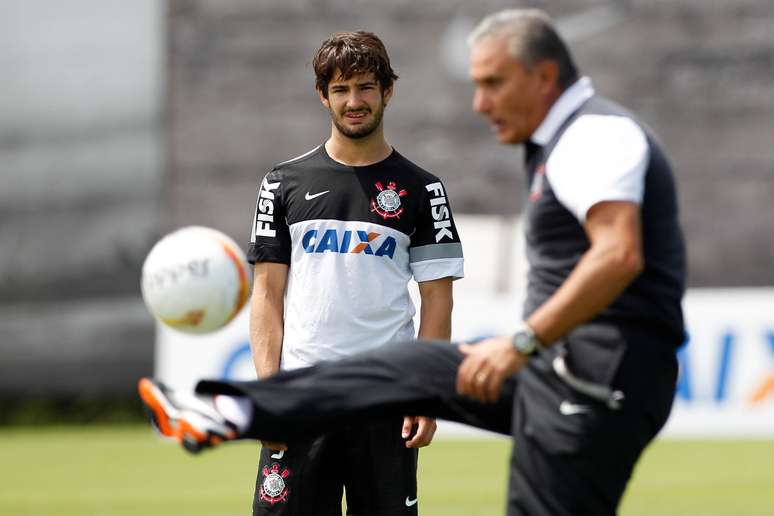 Alexandre Pato foi confirmado por Tite para pegar o Santos