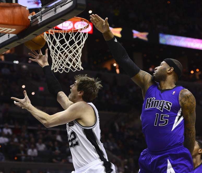 Brasileiro Thiago Splitter conseguiu a bela marca de 14 pontos e 11 rebotes na partida