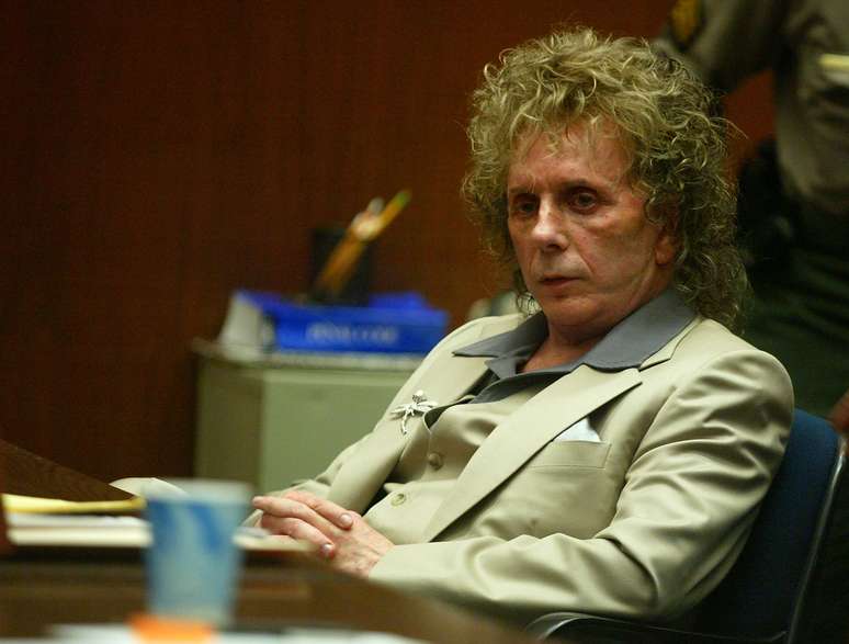 Phil Spector em um dos primeiro julgamentos, em outubro de 2005