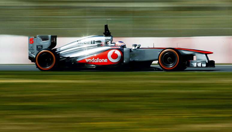 <p>Jenson Button explicou habilidade na pista molhada e lembrou início no kart</p>