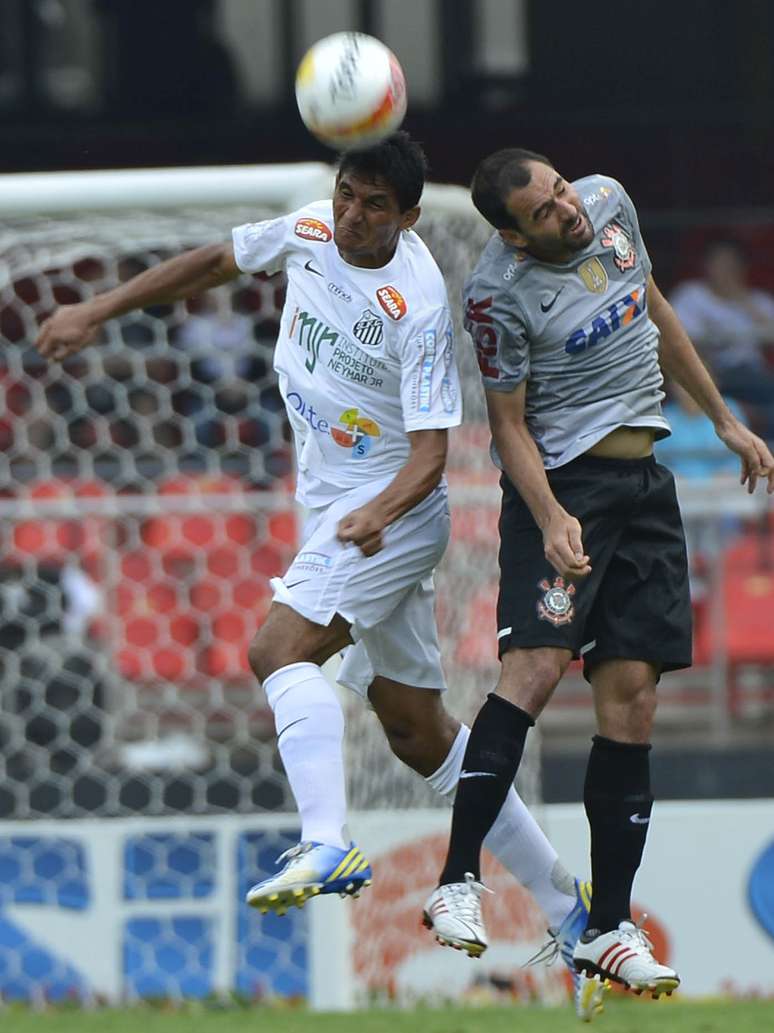 <p>Durval admitiu que sua perman&ecirc;ncia no Santos tamb&eacute;m depende do seu rendimento em campo</p>