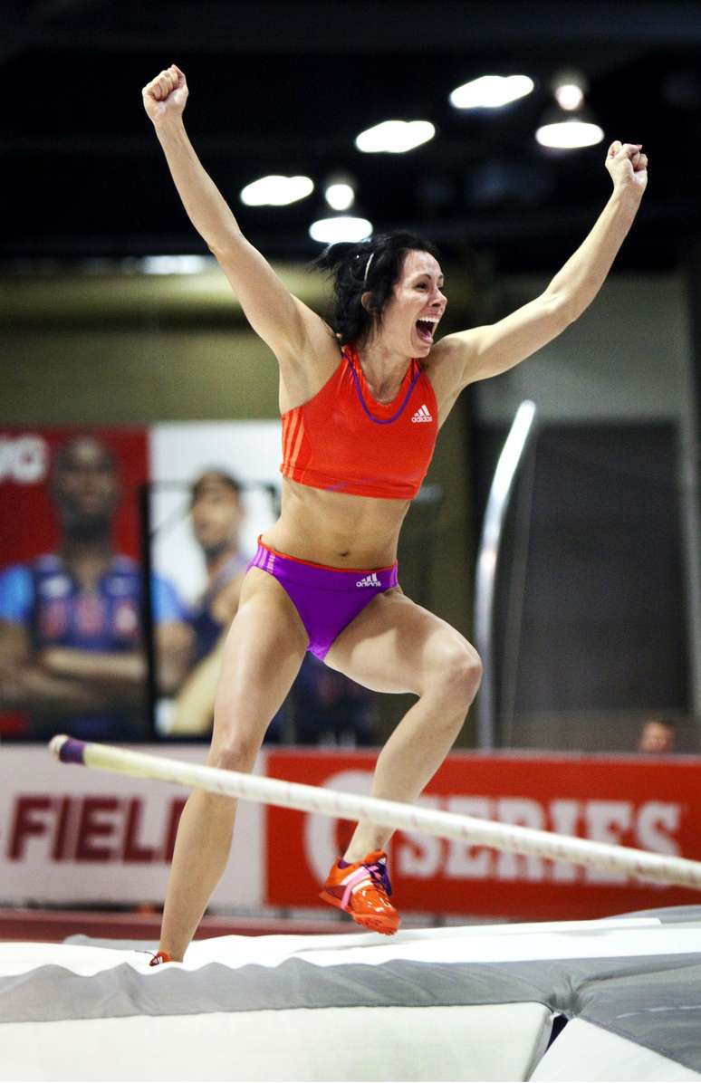 <p>Americana se tornou a segunda mulher a ultrapassar os 5 metros no salto com vara</p>