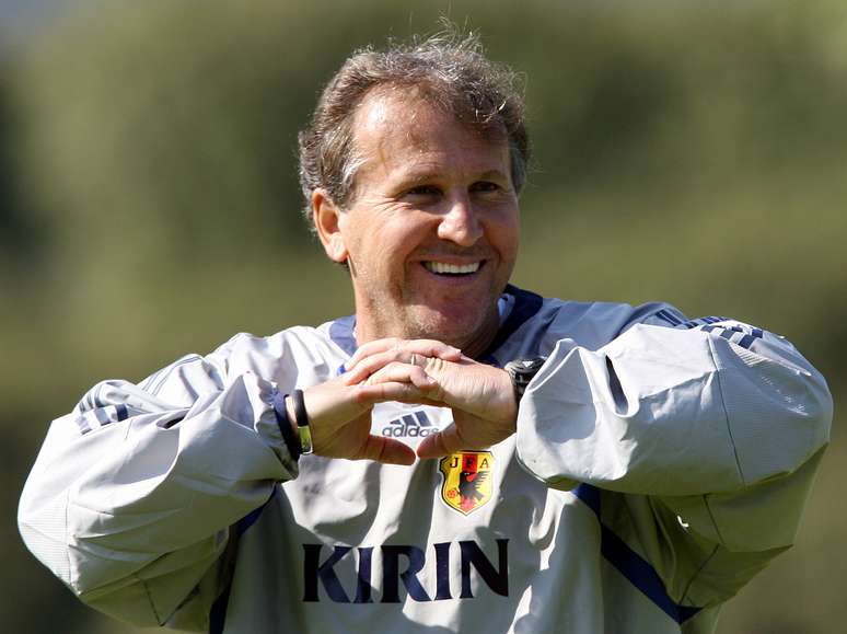 <p>Zicio tamb&eacute;m fez hist&oacute;ria na terra do Sol nascente. No Jap&atilde;o, foi &iacute;dolo como jogador e treinador</p>