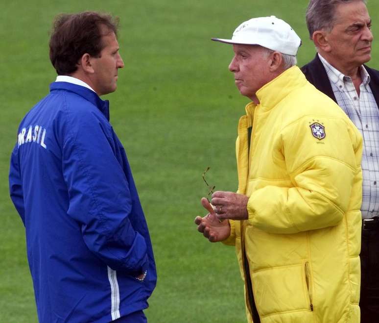 <p>Na Copa de 1998, Zico fez parte da comissão técnica da Seleção Brasileira treinada por Zagallo</p>