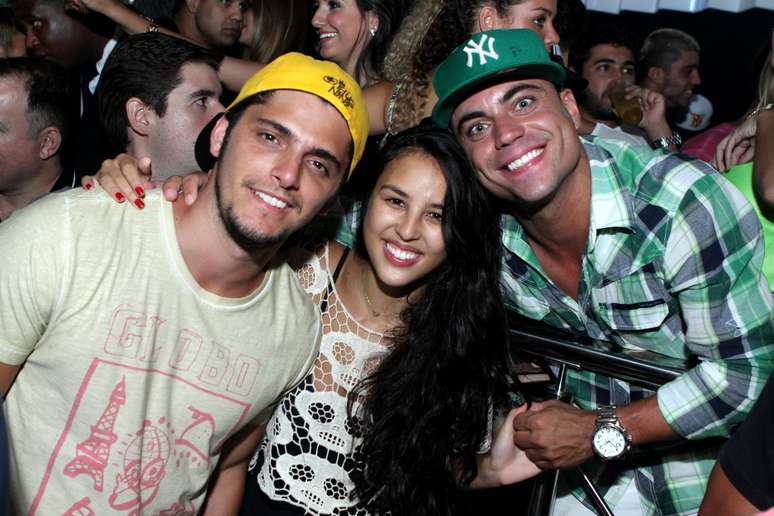<p>Bruno Gissoni curtiu o Ver&atilde;o 021, na boate 021, no Rio de Janeiro, ao lado da namorada, Yana Lavigne, a Tamar de&nbsp;<em>Salve Jorge</em></p>