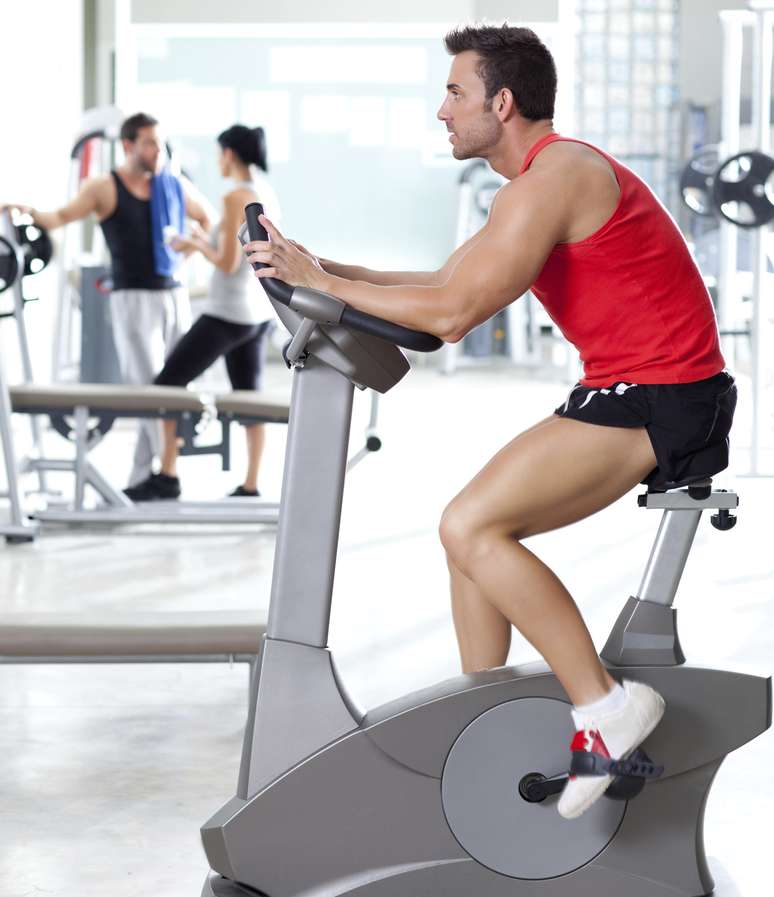 <p>Para emagrecer não basta se exercitar, é preciso conumir menos calorias do que o corpo gasta durante suas atividades físicas</p>