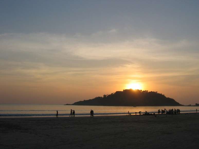 <p>O bar-restaurante La Plage combina a sofistica&ccedil;&atilde;o da gastronomia francesa com o estilo relaxado e descolado de Goa, regi&atilde;o litor&acirc;nea do sul da &Iacute;ndia</p>