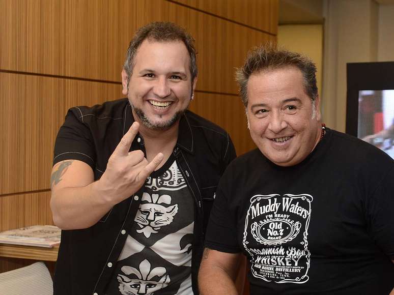 No dia em que foi inaugurada a parceria entre o Terra, a maior empresa latino-americana de mídia digital, e a Kiss FM, a rádio transmitiu o programa Alternativa Kiss, ao vivo, a partir das 18h desta terça-feira (5) direto do portal, em São Paulo