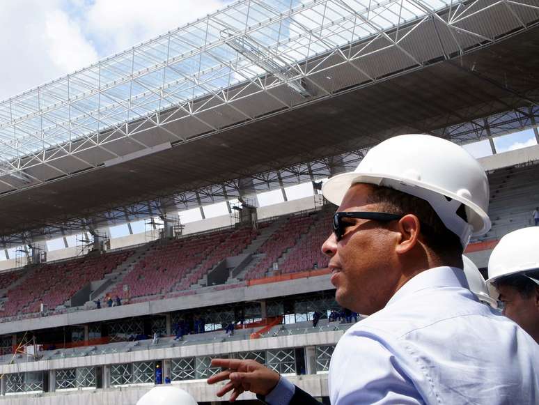 <p>Ronaldo visitou a Arena Pernambuco nesta terça-feira</p>