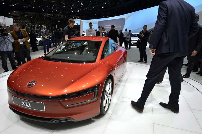 <p>A Volkswagen apresentou durante o Salão do Automóvel de Genebra, na Suíça, cinco novas versões do modelo Golf, uma do novo Jetta híbrido e a versão de produção do modelos de dois lugares XL1</p>