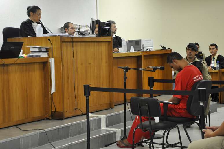 <p>O goleiro Bruno Fernandes é interrogado no terceiro dia de seu julgamento pela morte de Eliza Samudio</p>