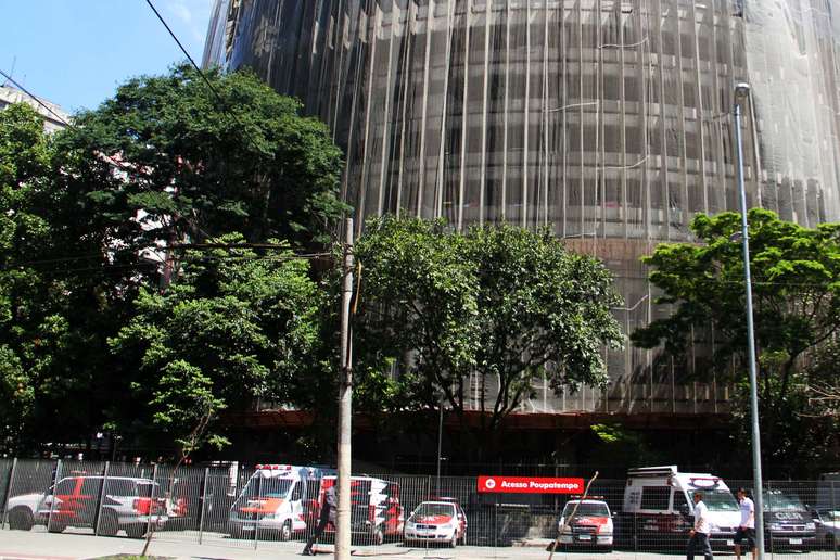 <p>A ossada foi encontrada no estacionamento da Polícia Civil, na praça Alfredo Issa, no centro de São Paulo</p>