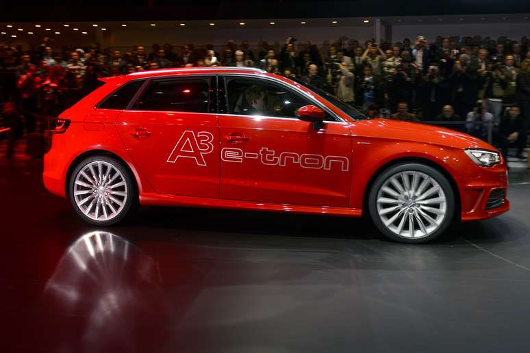 <p>O Audi A3 e-tron utiliza apenas 1,5 litro de combustível por 100 km</p>