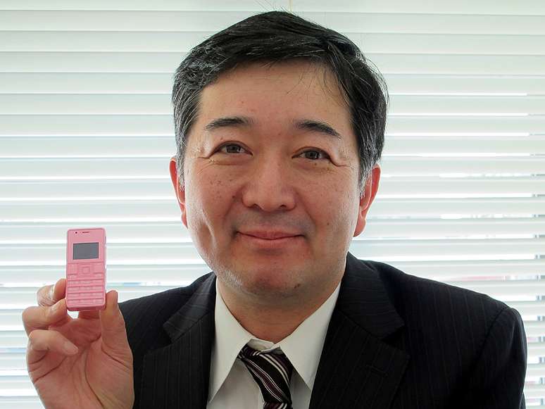 Tako Hiyama, presidente da empresa que fabrica o aparelho, diz que a antena sai para melhorar a recepção do sinal