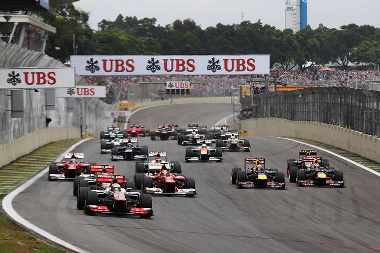 O Autódromo José Carlos Pace é o principal palco do automobilismo brasileiro. Inaugurado em 1940, desde 1972 recebe o Grande Prêmio Brasil de Fórmula 1. Além de ver as competições, é possível visitar e até mesmo andar de carro pelo circuito