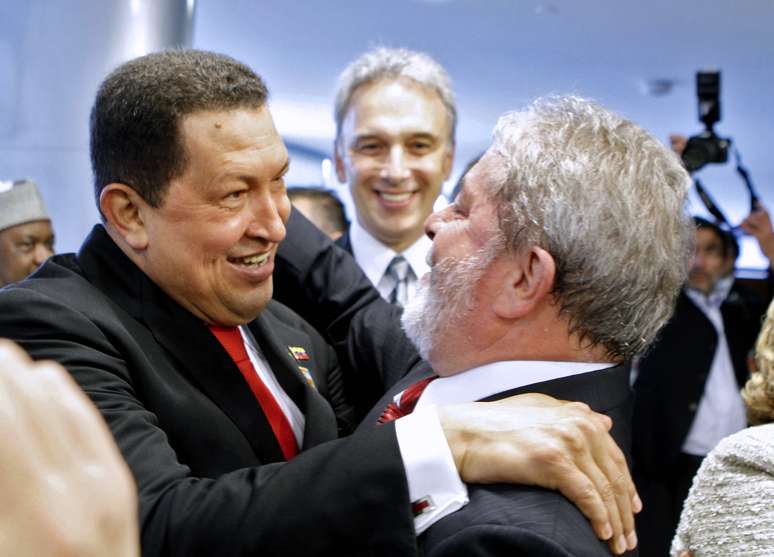 O ex-presidente Lula defendeu as ações de Chávez para a integração regional