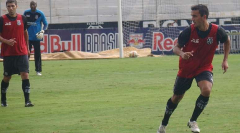 Uendel voltou a ganhar uma vaga no time titular da Ponte em 2013