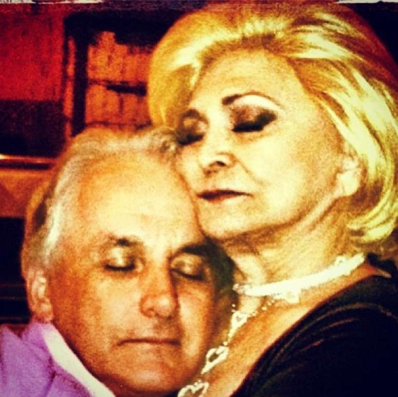 Ot&aacute;vio Mesquita postou foto com Hebe e comentou a saudade que sente da apresentadora