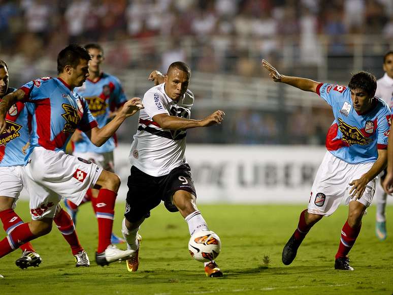 <p>Suspenso na Libertadores, Luís Fabiano deverá ser mantido diante do Palmeiras</p>