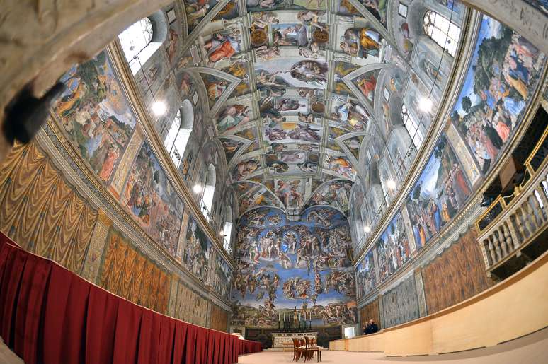 <p>Capela Sistina, sede do Conclave que, a partir desta terça-feira, elegerá o sucessor de Bento XVI</p>