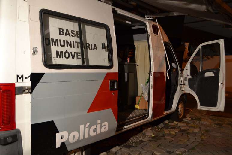 O veículo da PM foi atacado duas vezes a tiros por homens em motocicletas em São Paulo