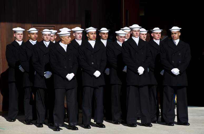 Marinheiros foram sepultados com honras