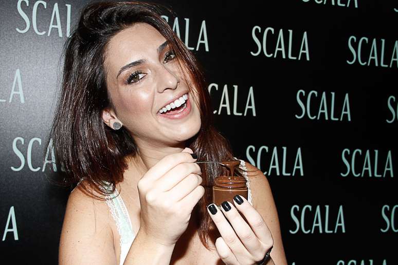 <p>Um dia depois, em homenagem ao Dia Internacional das Mulheres, Fernanda Paes Leme abusou do chocolate sem culpa na flagship da Scala, em São Paulo, neste sábado (9)</p>
