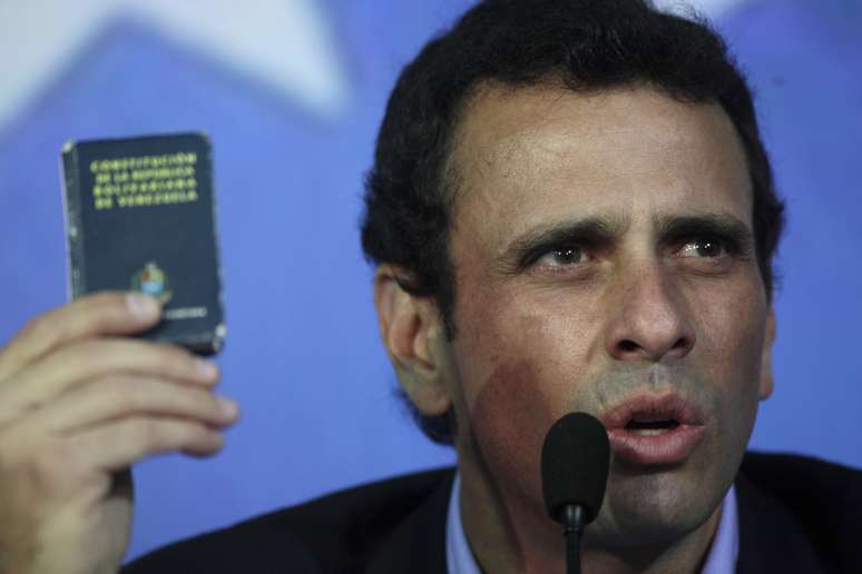 <p>O principal líder da oposição, Henrique Capriles, criticou Maduro: 'ninguém votou em você, cara'</p>