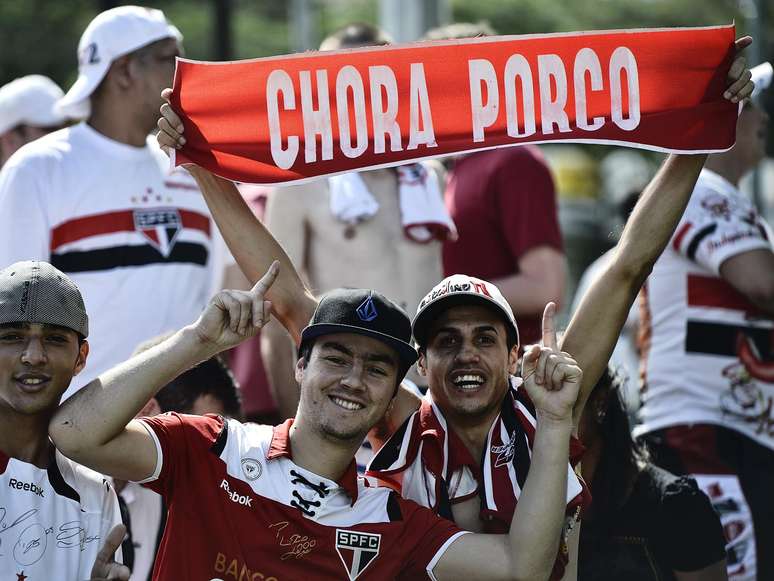 Torcedores do São Paulo provocam palmeirenses antes do clássico paulista