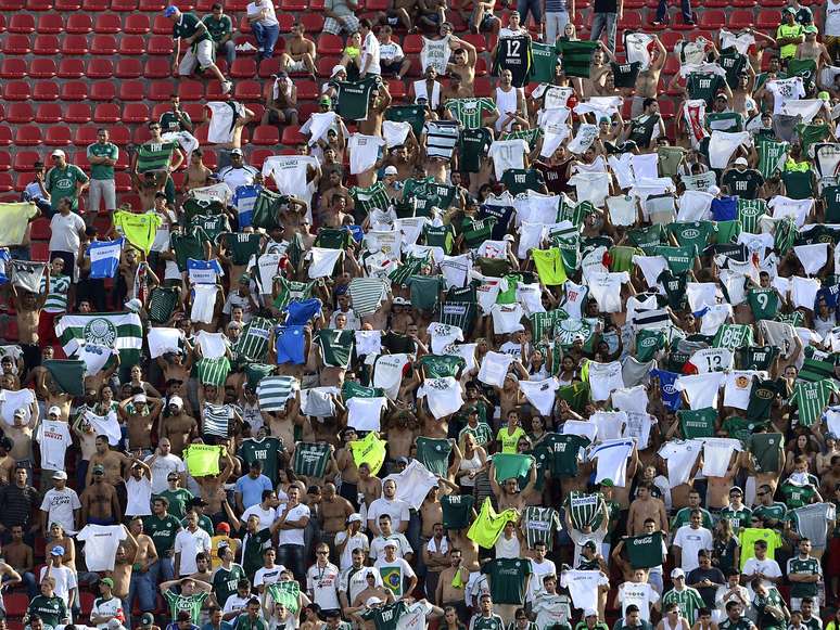 <p>Até hoje torcida do Palmeiras marca boa presença no Morumbi, mesmo como visitante</p>