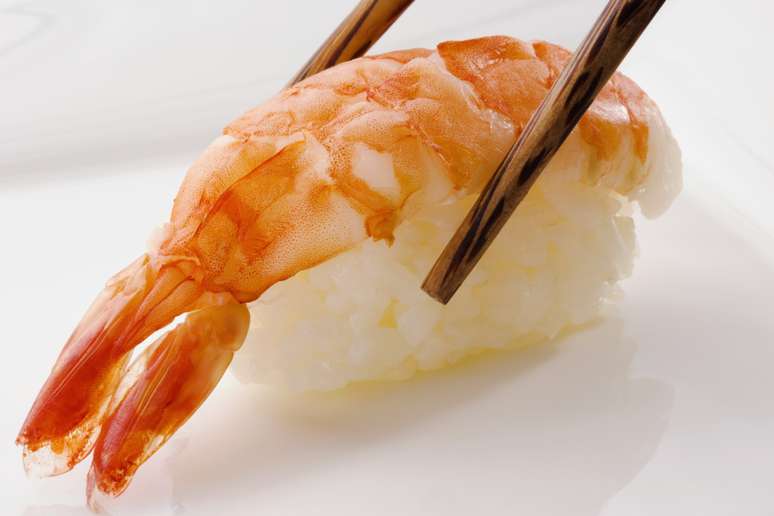 <p>O sushi possui altas doses de carboidrato e uma porção pequena de proteína</p>