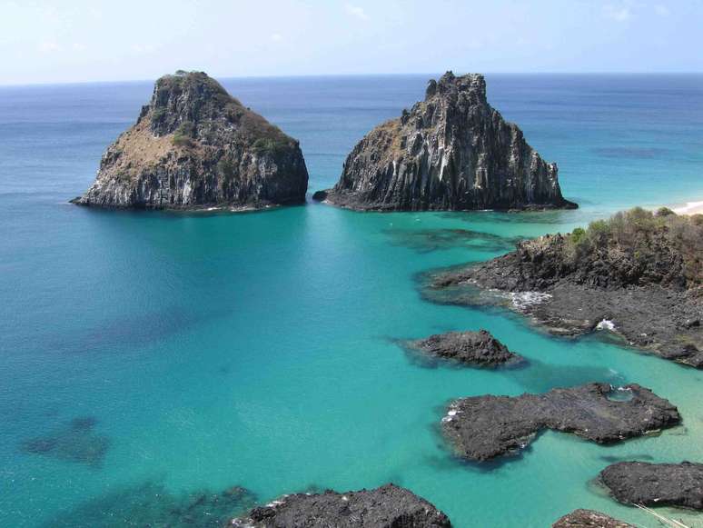 <p><strong>Fernando de Noronha, Brasil</strong><br />Praias incríveis de areia branca, águas cristalinas e uma natureza preservada criam um dos destinos de ecoturismo mais magníficos do planeta</p>