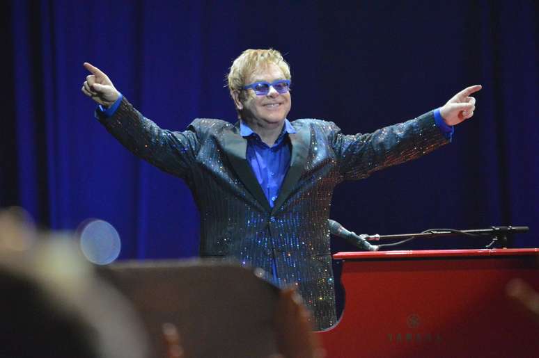 Elton John se apresentou em Olinda (PE) na noite do último domingo (10). O show foi o primeiro no Nordeste do País e encerrou a turnê brasileira do astro britânico