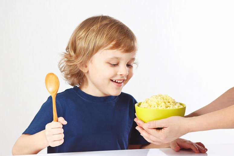 Cabe aos pais controlar e garantir uma dieta saudável aos filhos com restrições alimentares