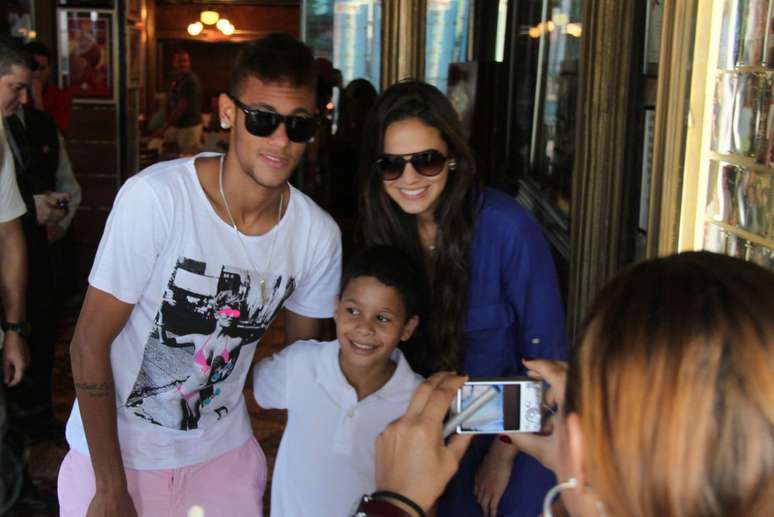 <p>Bruna Marquezine e Neymar assumiram namoro no começo de 2013; atacante é visto como celebridade</p>