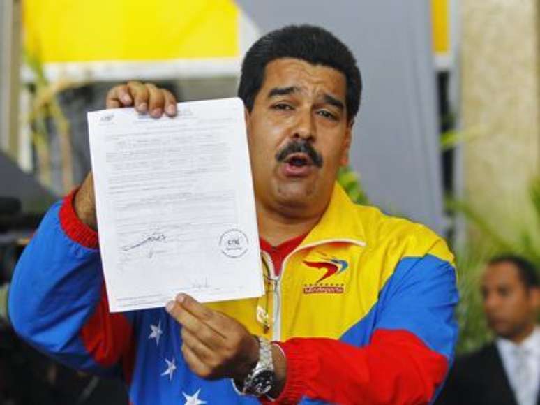 <p>Nicolas Maduro registrou candidatura para suceder Hugo Chávez no comando da Venezuela</p>