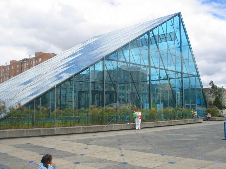 A Maloka, em Bogotá, é um centro de difusão da ciência e da tecnologia, que chama a atenção tanto pela sua arquitetura quanto por sua interatividade