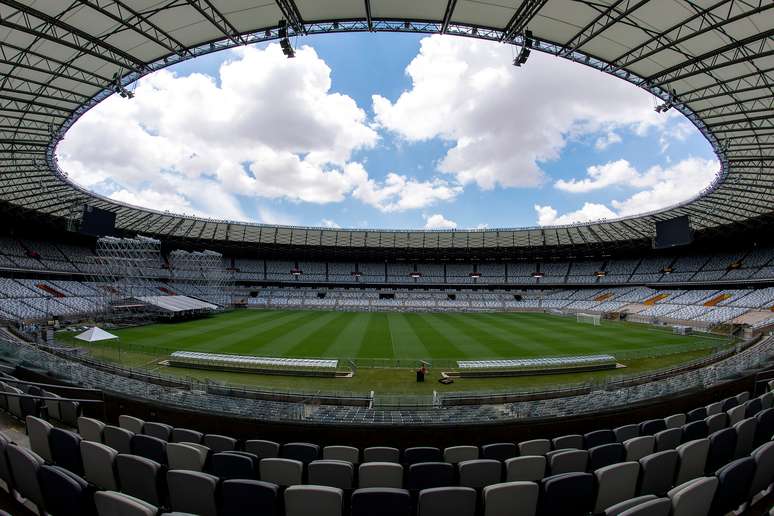 <p>Mineirão está em teste para ficar pronto para Copa das Confederações</p>