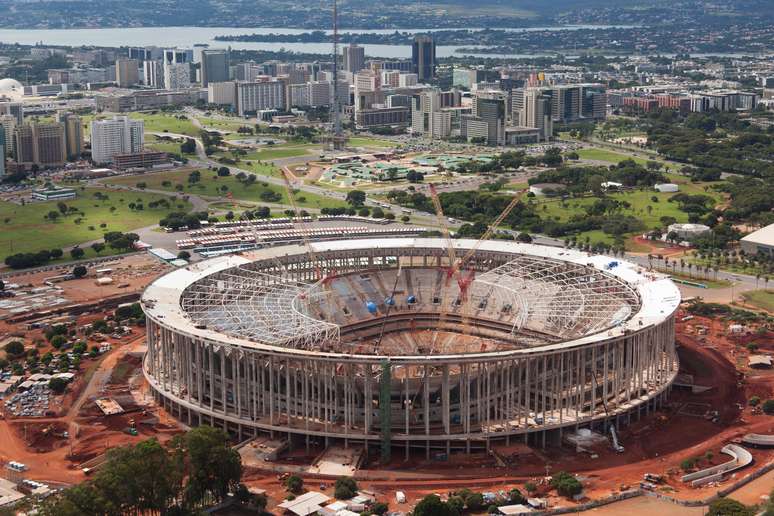 <p>Est&aacute;dio Nacional de Bras&iacute;lia est&aacute; 90% conclu&iacute;do</p>