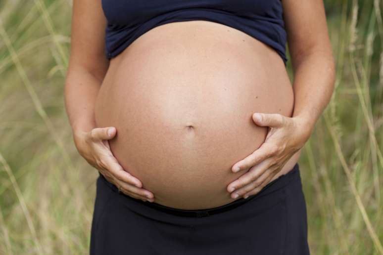 <p>O formato da barriga da grávida indica o sexo do bebê, segundo especialista</p>