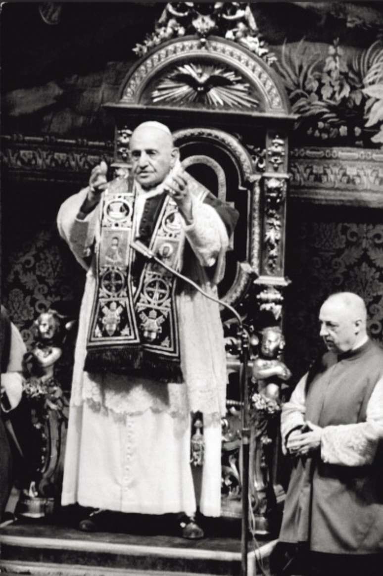 <p>Jo&atilde;o XXIII&nbsp;lan&ccedil;ou o Conc&iacute;lio Vaticano II em 1962, preocupando a C&uacute;ria -&nbsp;at&eacute; ent&atilde;o muito conservadora</p>