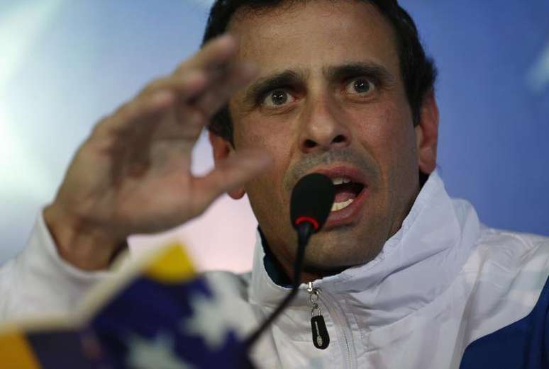 <p>Candidato à presidência da Venezuela, Henrique Capriles, fala durante uma coletiva de imprensa em Caracas</p>