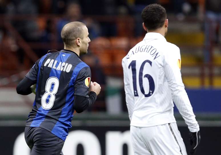 Palacio fez o segundo gol da Inter de Milão na vitória "inútil" sobre o Tottenham