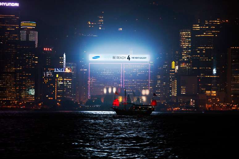 Em Hong Kong, o lançamento do Samsung Galaxy S4 ganhou uma faixa com iluminação especial. O evento principal será em Nova York