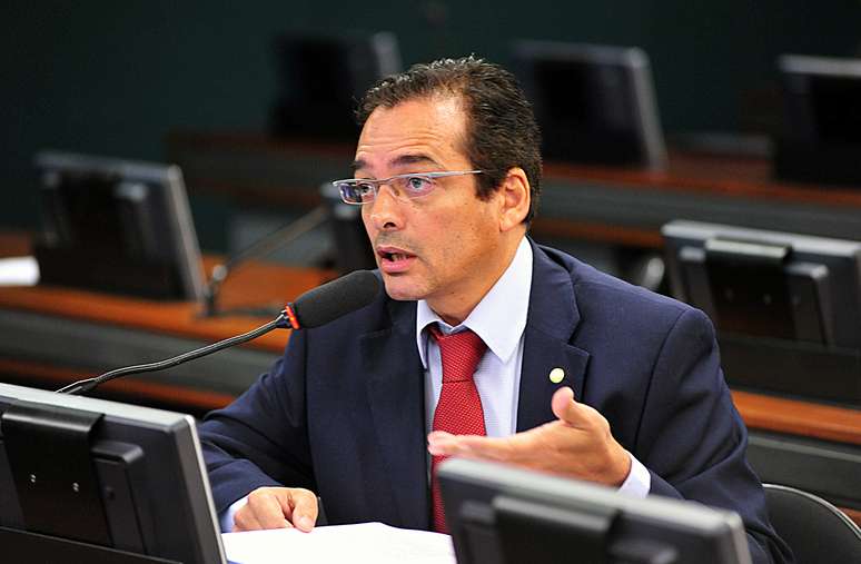 <p>Deputado Delegado Protógenes (PCdoB-SP) defende identificação para postagens em redes sociais</p>